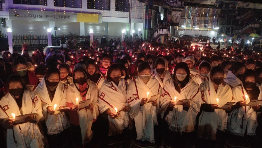 People sing ‘It is well with my soul’  together during the tribute vigil observed in memory of the Oting-Mon victims organised under the theme, ‘Lest We Forget’ by the Konyak Union Kohima on December 12 at Old MLA junction, Kohima. (Morung Photo)